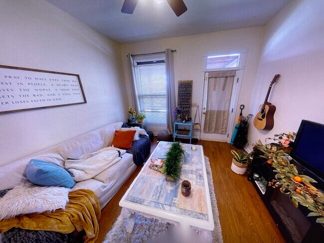 Living room - 835 Camp St