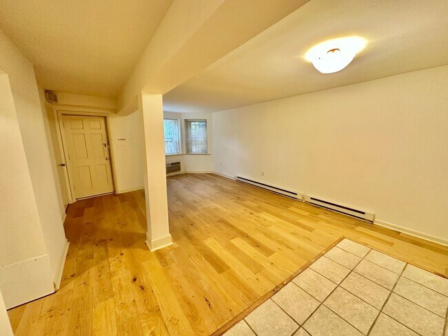 Photo - 1986 - Webster Apartment