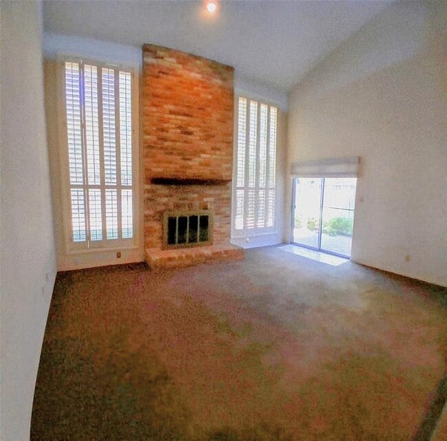 Foto del edificio - 8226 Summer Side Dr