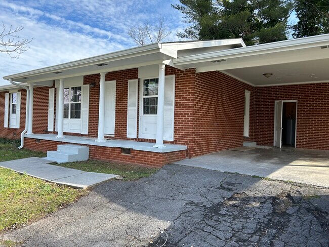 Building Photo - 2910 Alto Vista St