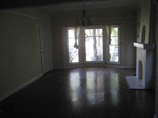 Building Photo - 1304 S Cloverdale Ave