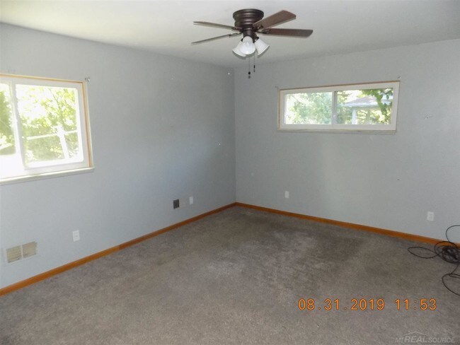 Foto del edificio - 16734 Collinson Ave