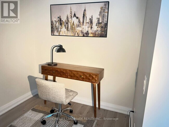 Photo du bâtiment - 155 Yorkville Ave