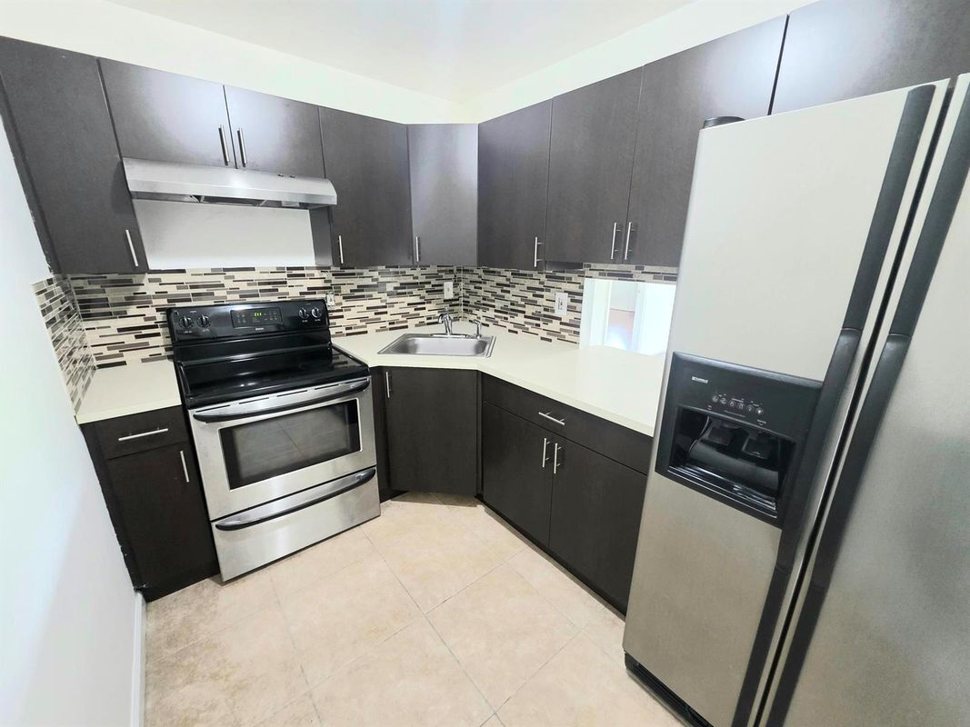 Foto del edificio - 4200 NW 3rd Ct