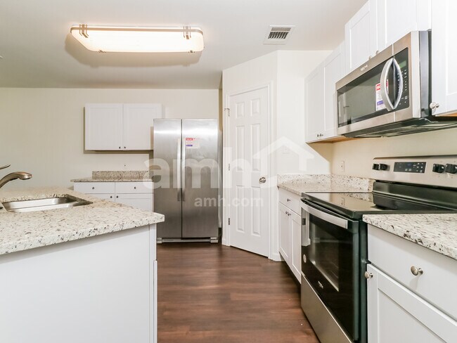 Foto del edificio - 118 Rinehardt St