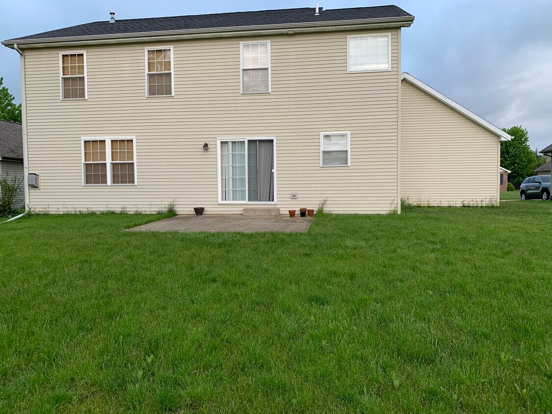 11005 N Waterton Dr, Dunlap, IL 61525 House Rental in Dunlap, IL