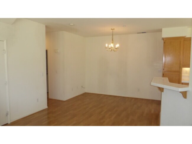 Foto del edificio - Fantastic Livermore end unit town-home loc...