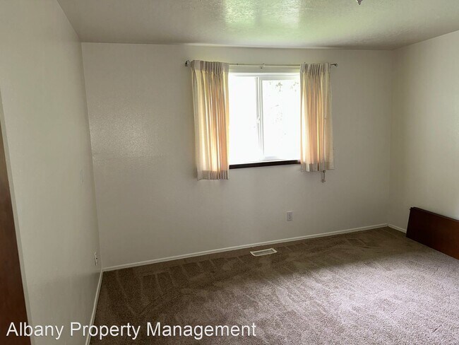 Building Photo - 3 br, 2 bath House - 2830 Squire St NW