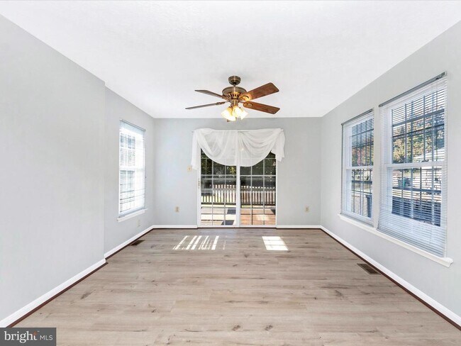 Foto del edificio - 408 Willow Hill Pl