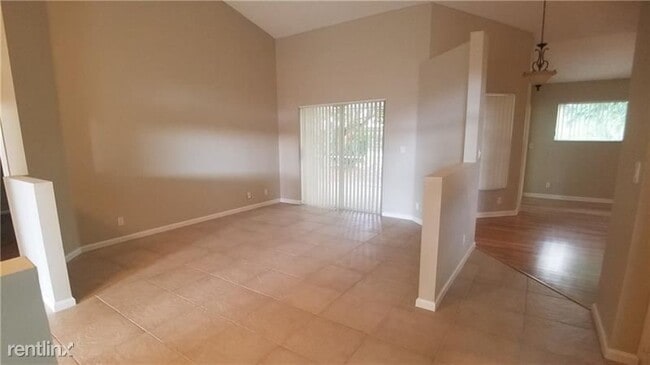 Building Photo - 3 br, 2 bath House - 5831 NW 40th Ln