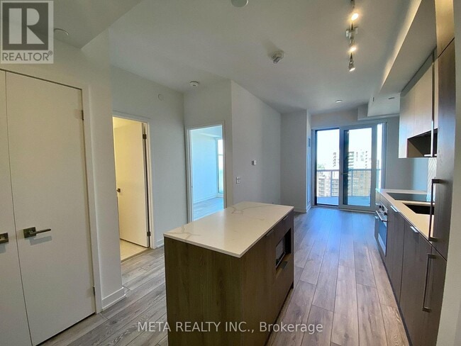 Building Photo - 15 Holmes Ave