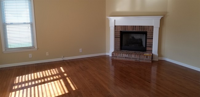Building Photo - 2217 Sassafras Dr