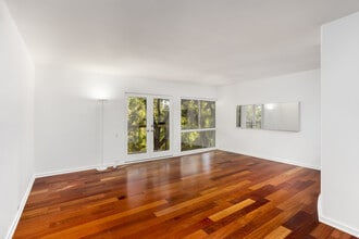 Building Photo - 330 S Barrington Ave