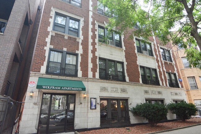 Building Photo - 823 W Wolfram St