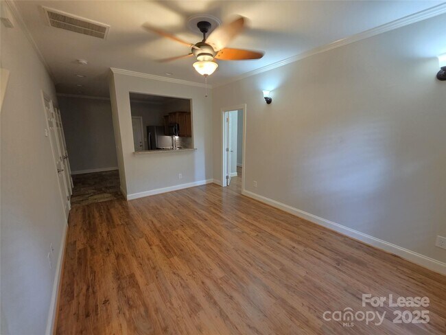 Foto del edificio - 110 Maple Ave NW