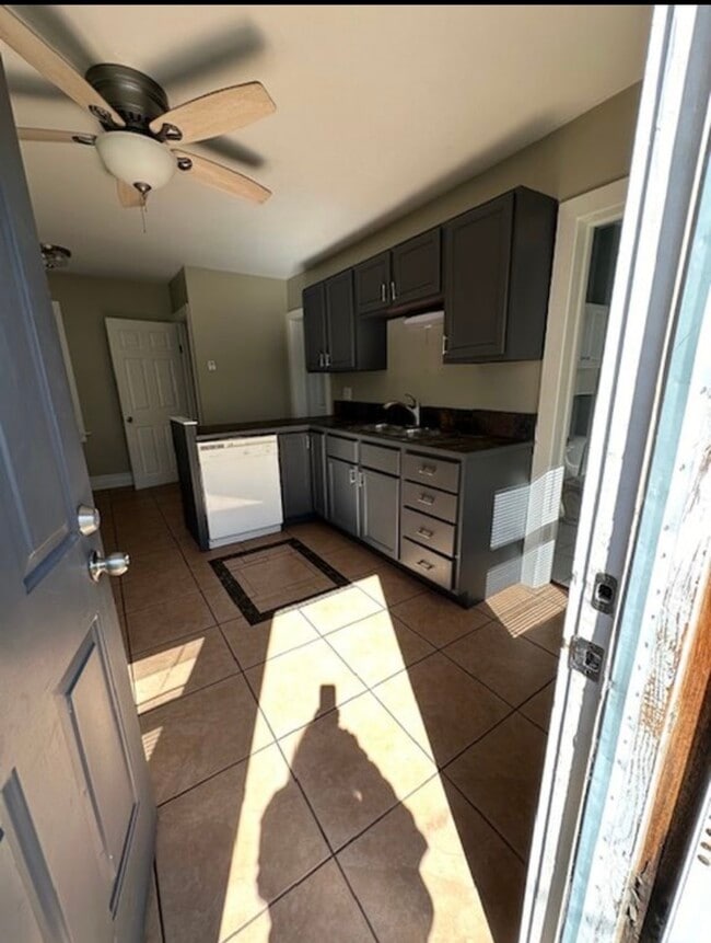 Foto del edificio - 310 W Scott St