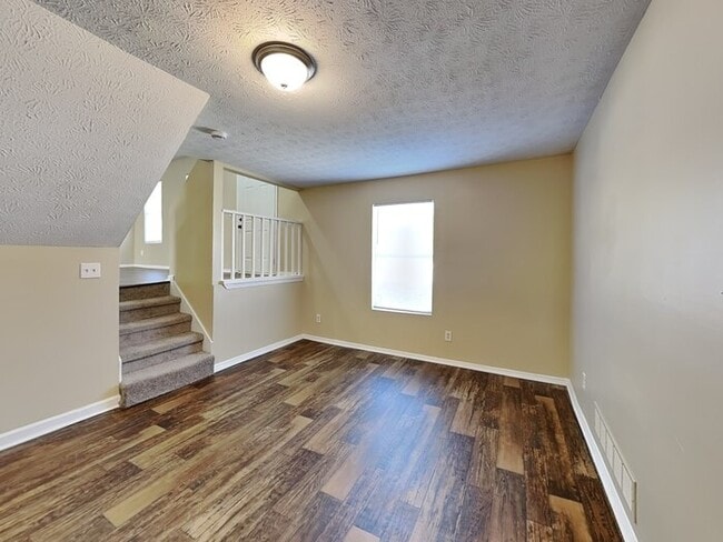 Building Photo - 6365 Peppermill Ln