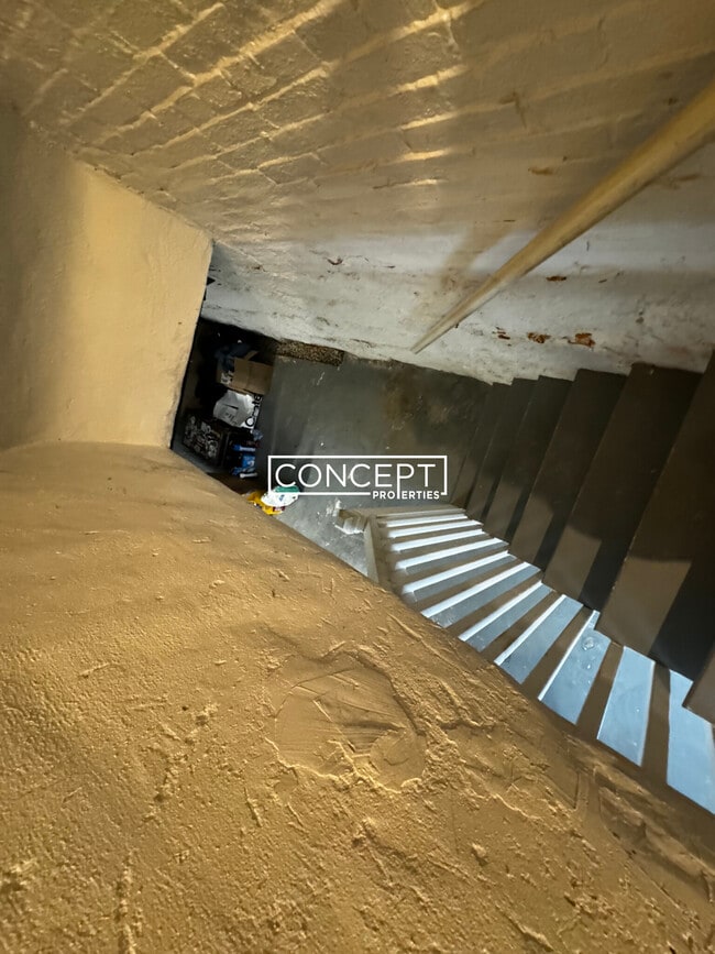 Building Photo - 62 W Cedar St