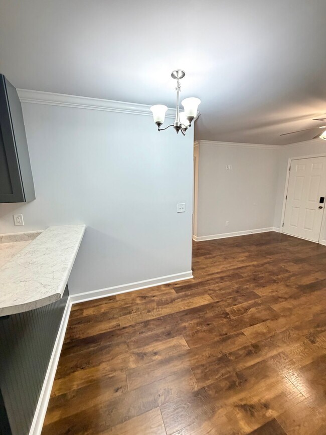 Foto del edificio - 127 Hedge Ln