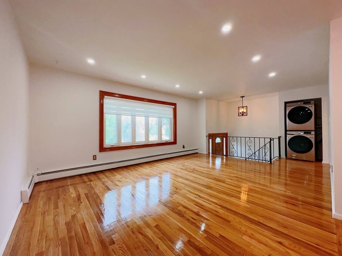 Primary Photo - 2299 7th St