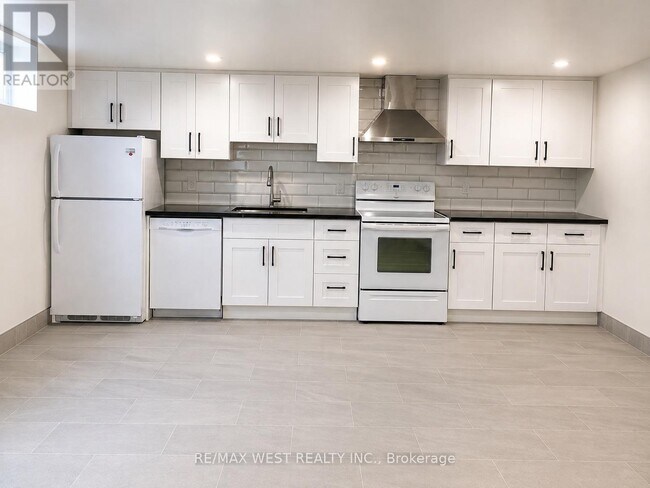 Photo du bâtiment - 908 Lynx Ave
