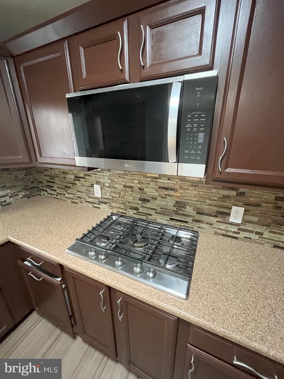 Foto del edificio - 6706 Longridge Dr