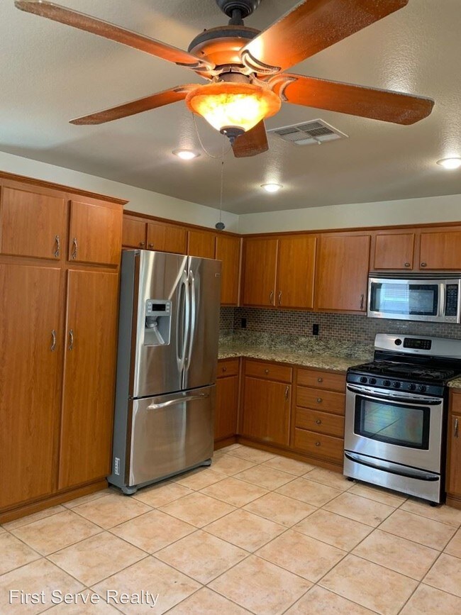 Building Photo - 3 br, 2.5 bath House - 936 Midpride St