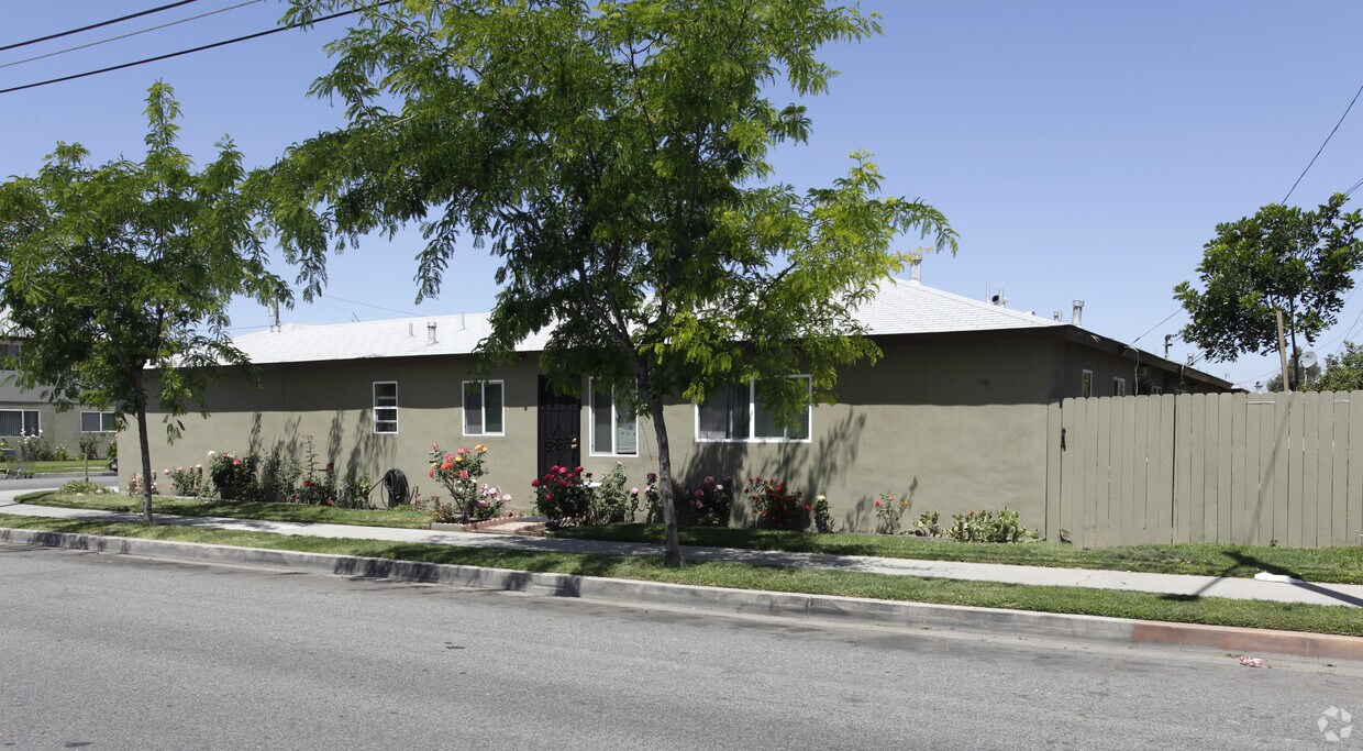 Primary Photo - 702-758 N Mavis St