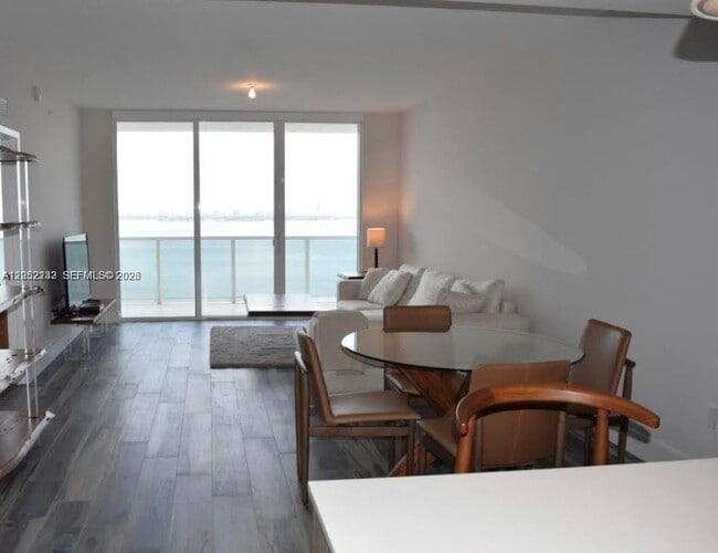 Foto del edificio - 600 NE 27th St