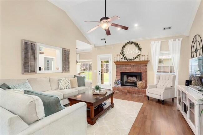 Building Photo - 2654 E Dewberry Ct