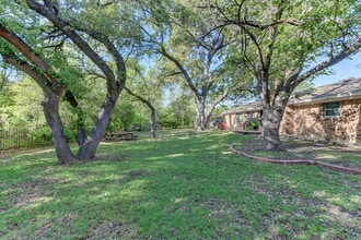 Building Photo - 210 Live Oak Dr