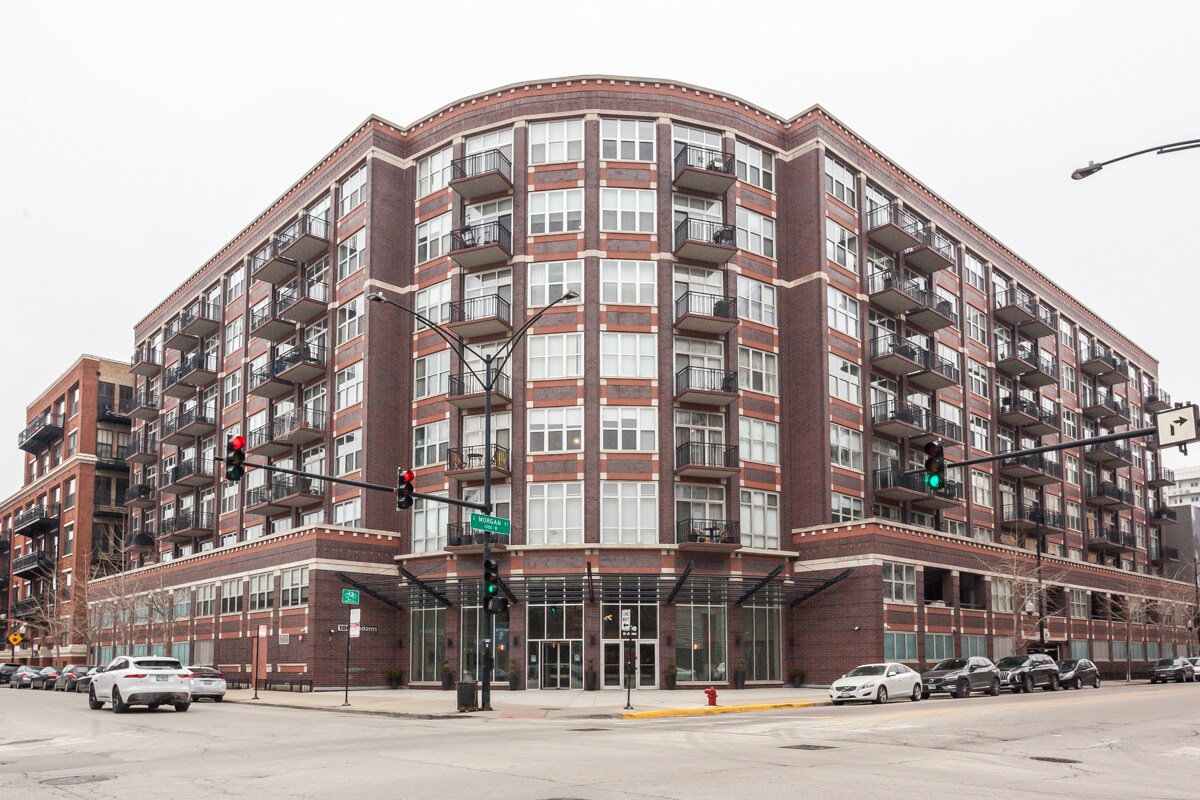 Primary Photo - 1000 W Adams St