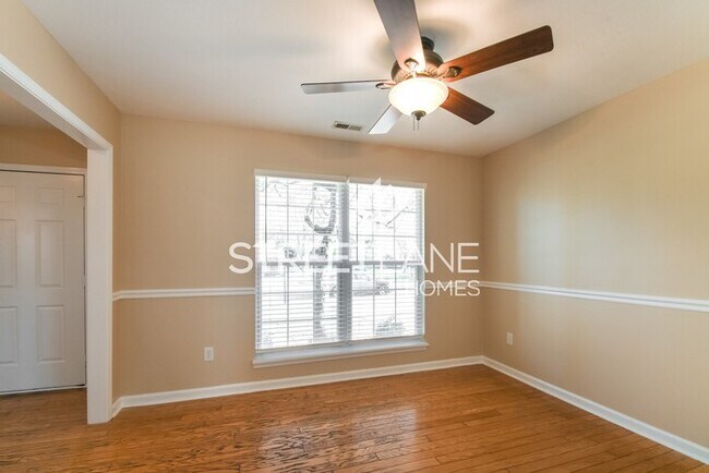 Foto del edificio - Charming 5 Bedroom in Fishers!