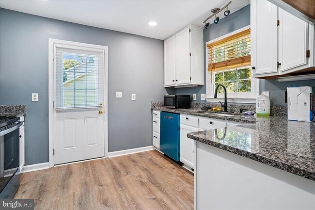 Foto del edificio - 6219 Forest Grove Dr