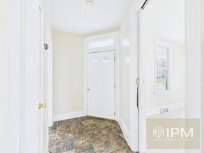 Building Photo - 54 Maple St