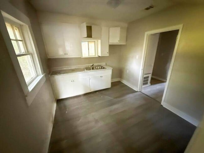 Building Photo - 2235 Mobile Ave