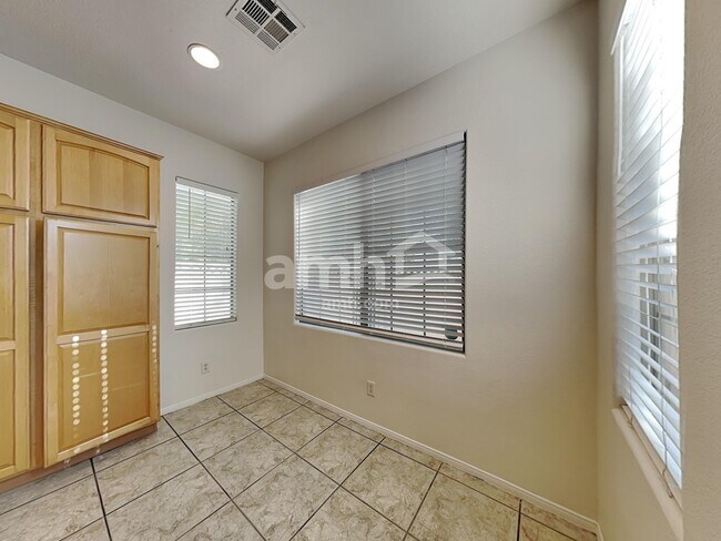 Foto del edificio - 611 Desert Silk Ct