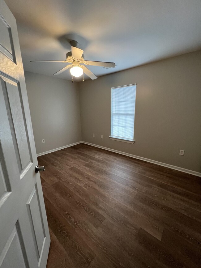 Building Photo - 2110 Oak Bend Dr