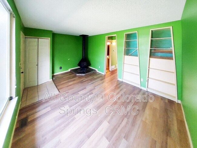 Building Photo - 1138 Delaware Dr