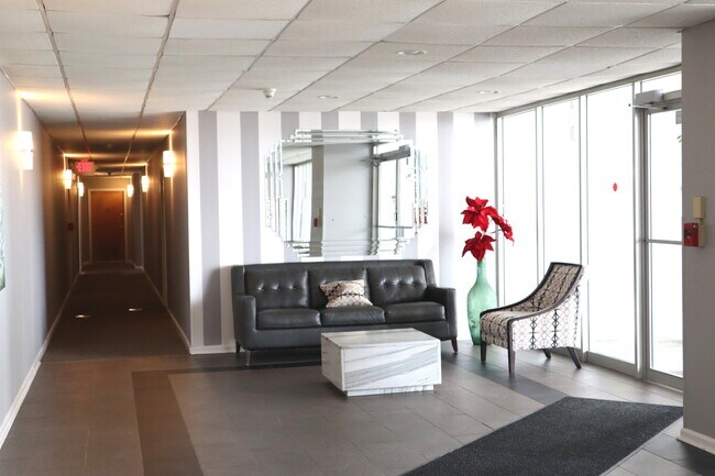 Foto del edificio - 9001 Golf Rd