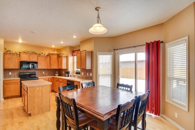 Building Photo - 4 Bedroom Home - Meridian