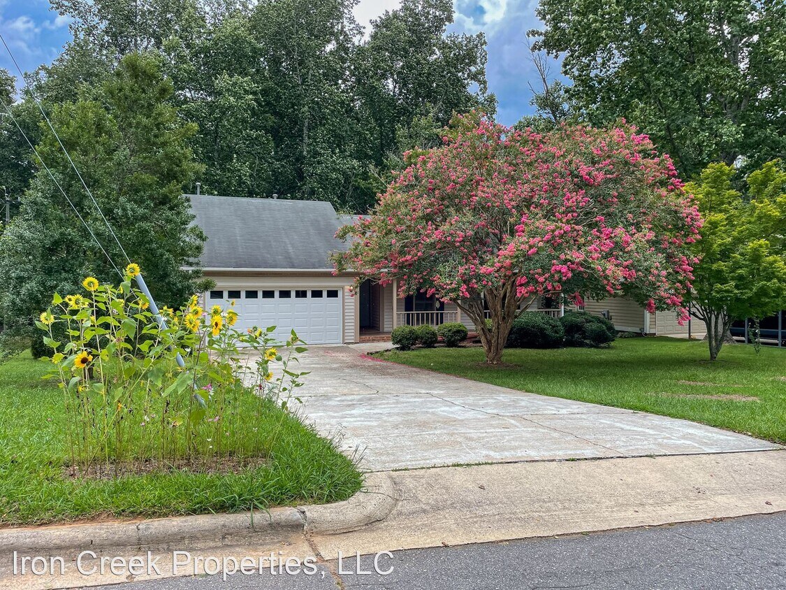 Primary Photo - 3 br, 2 bath House - 22 S. Leslie Ln