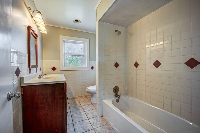 Building Photo - JANUARY MOVE IN SPECIAL: HALF DEPOSIT/FREE...