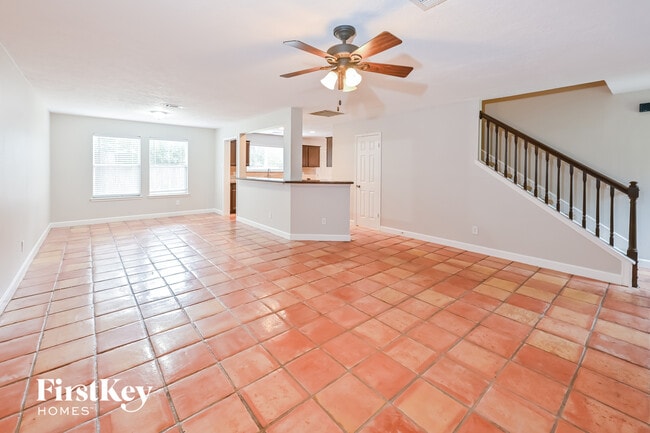 Building Photo - 1402 Green Tree Dr