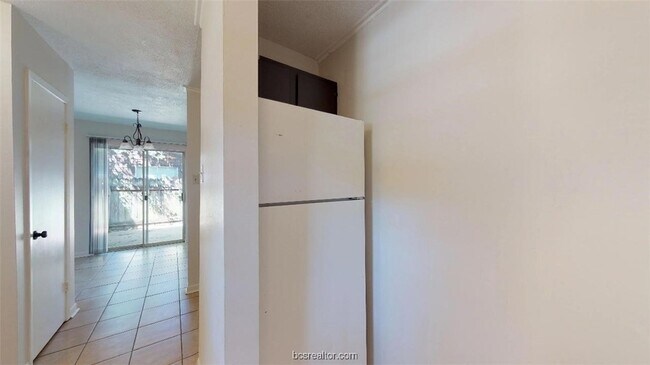 Building Photo - 918 Navarro Dr