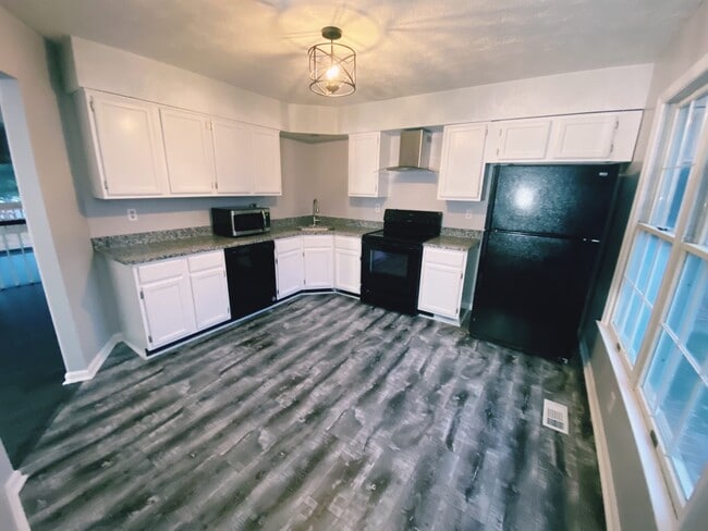 Building Photo - 24 Oak Crest Ct