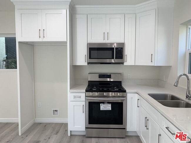 Foto del edificio - 1125 S Clark Dr