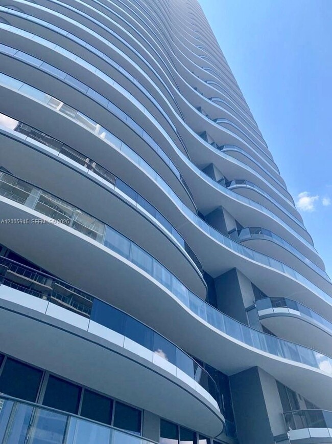 Building Photo - 1000 Brickell Plaza