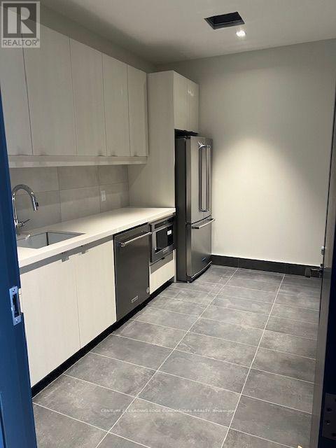 Photo du bâtiment - 2545 Simcoe St N