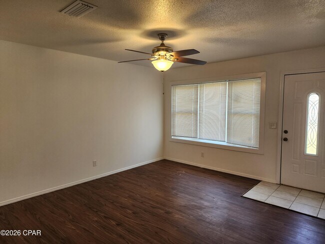 Foto del edificio - 1804 Arthur Ave
